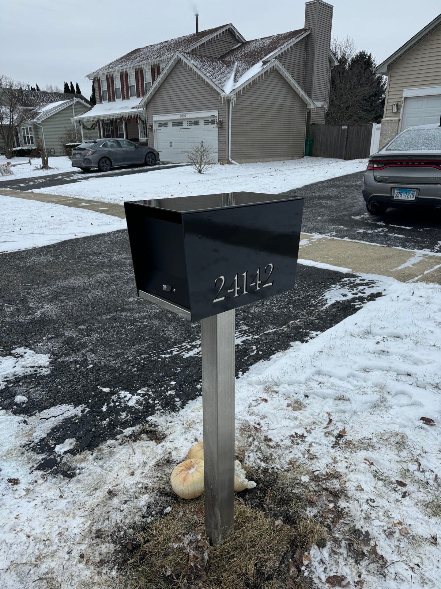 New black mailbox and post installed in Mokena, IL